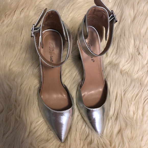 Breckelles silver pointy toe heels - Picture 2 of 6